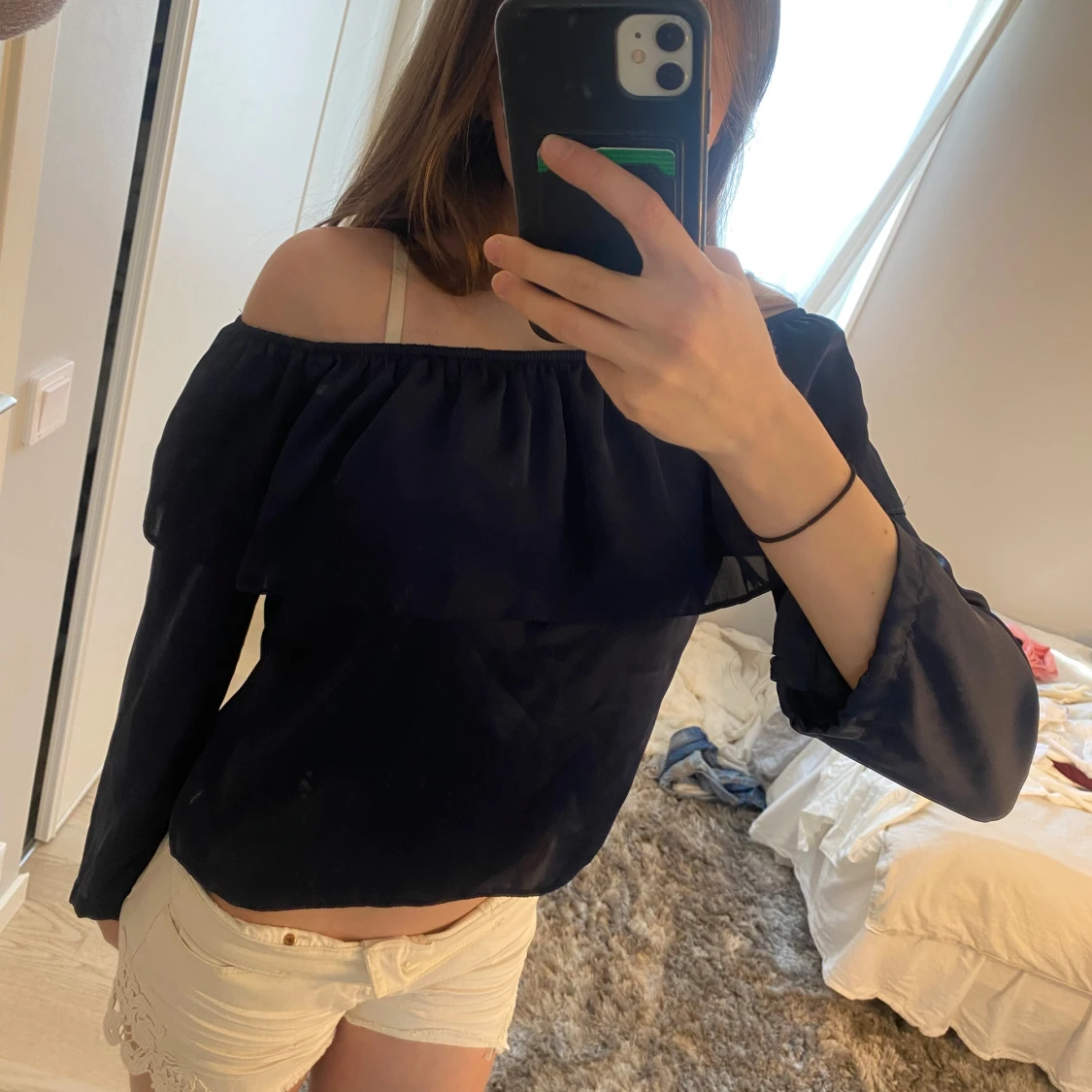 Mörkblå offshoulder blus