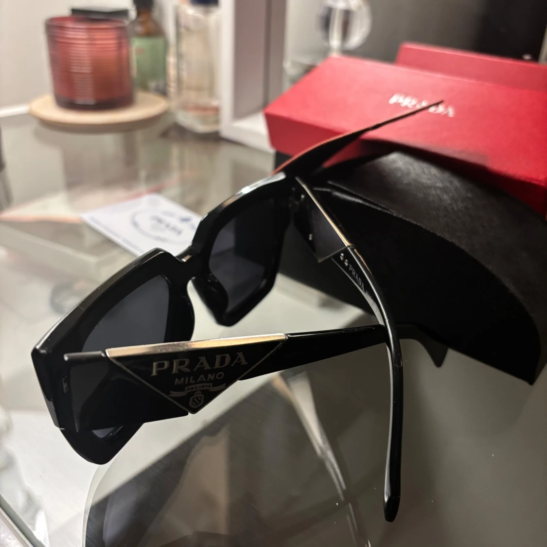 Svarta solglasögon från Prada - 1