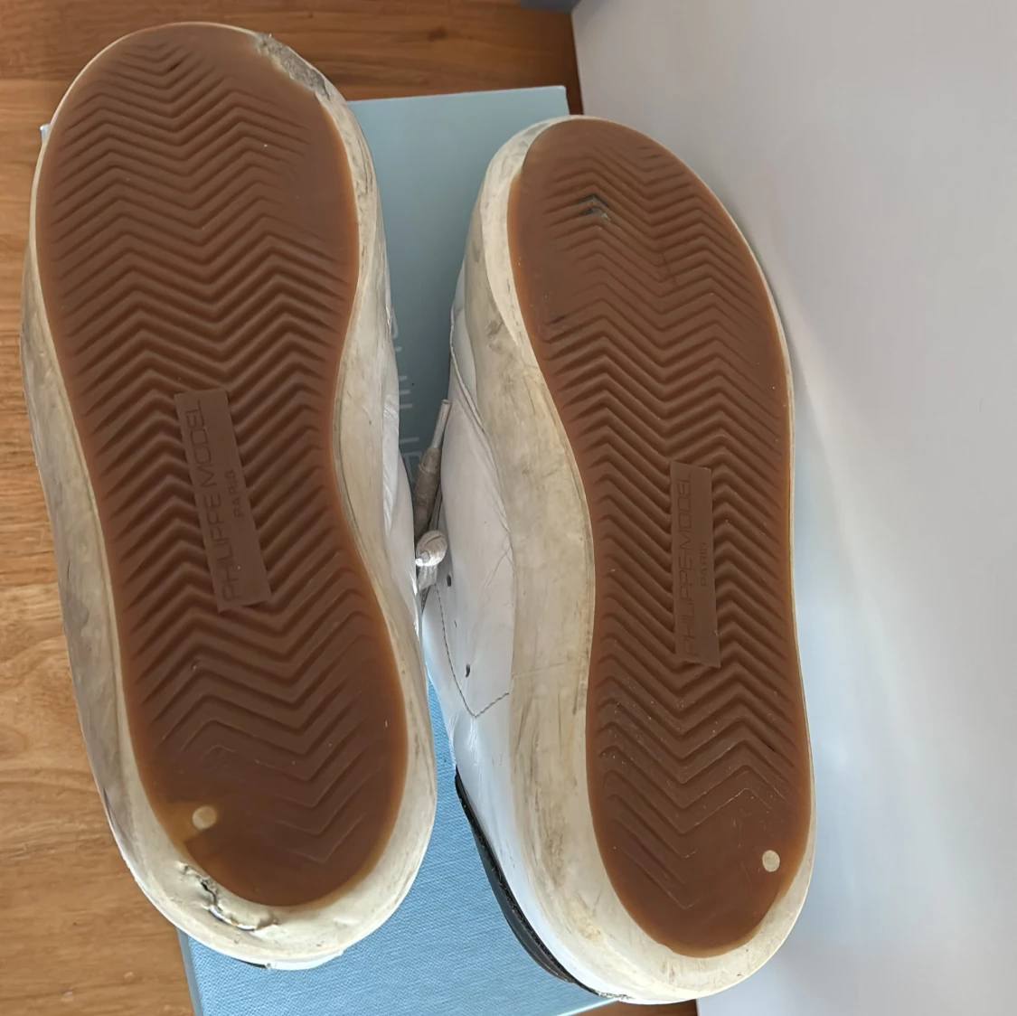 Vita sneakers från Philippe Model  - 1