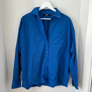 Blå sljortq - Blå oversized skjorta. Stor på mig som vanligtvis bär strl S