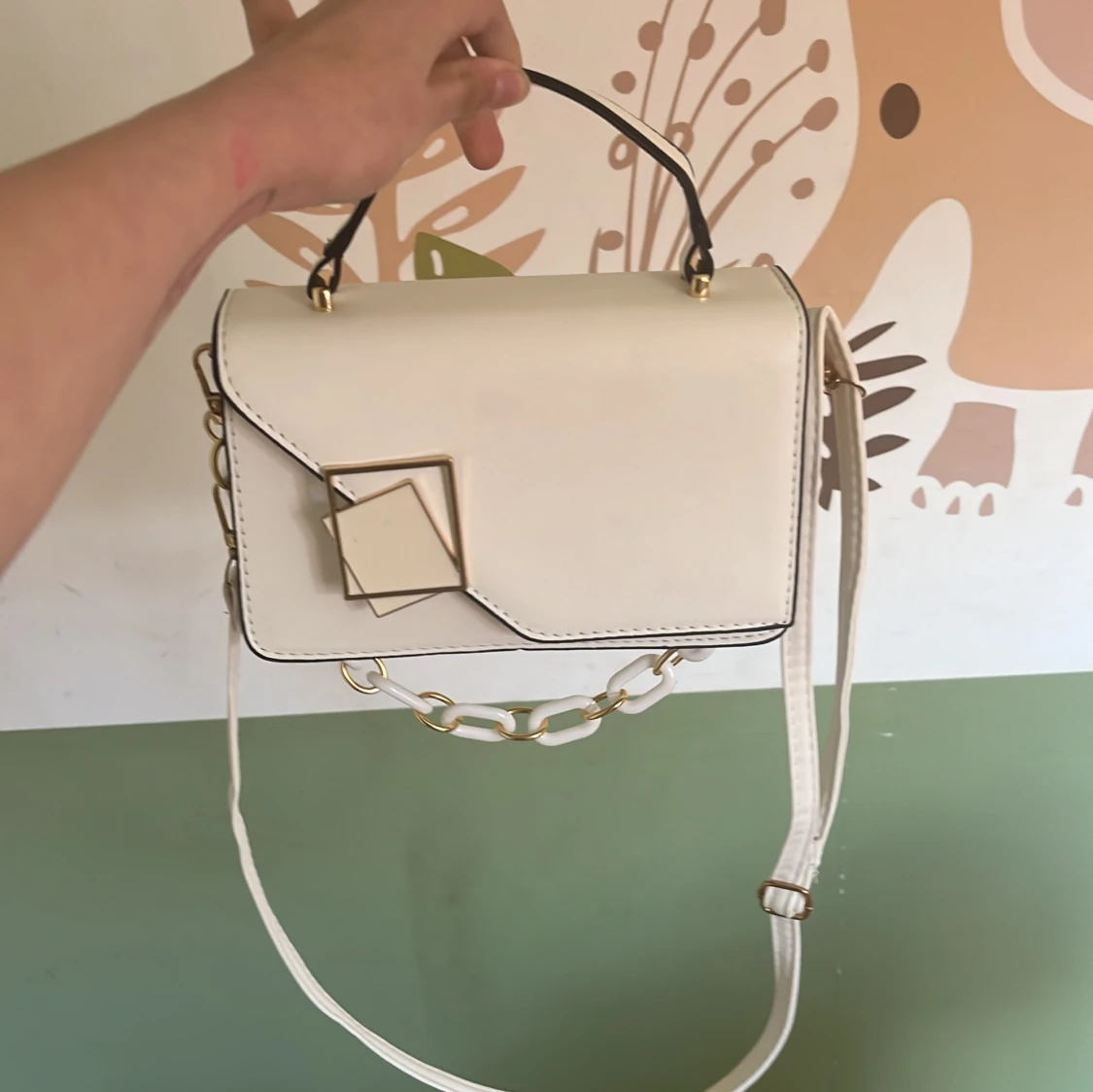 Vit axelväska med kedjedetalj - 3