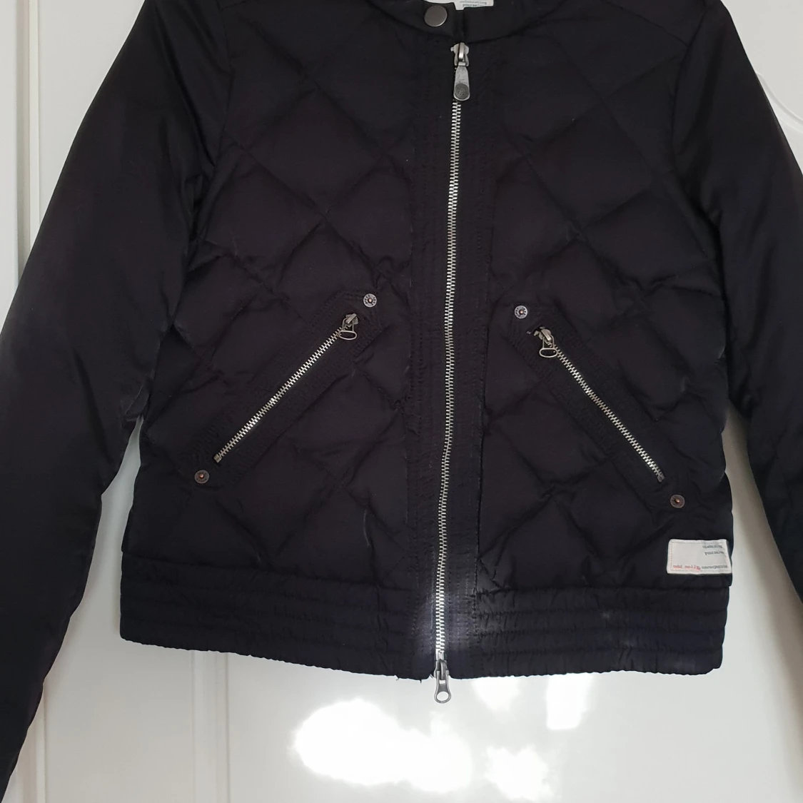 Svart quiltad pufferjacka från Reason