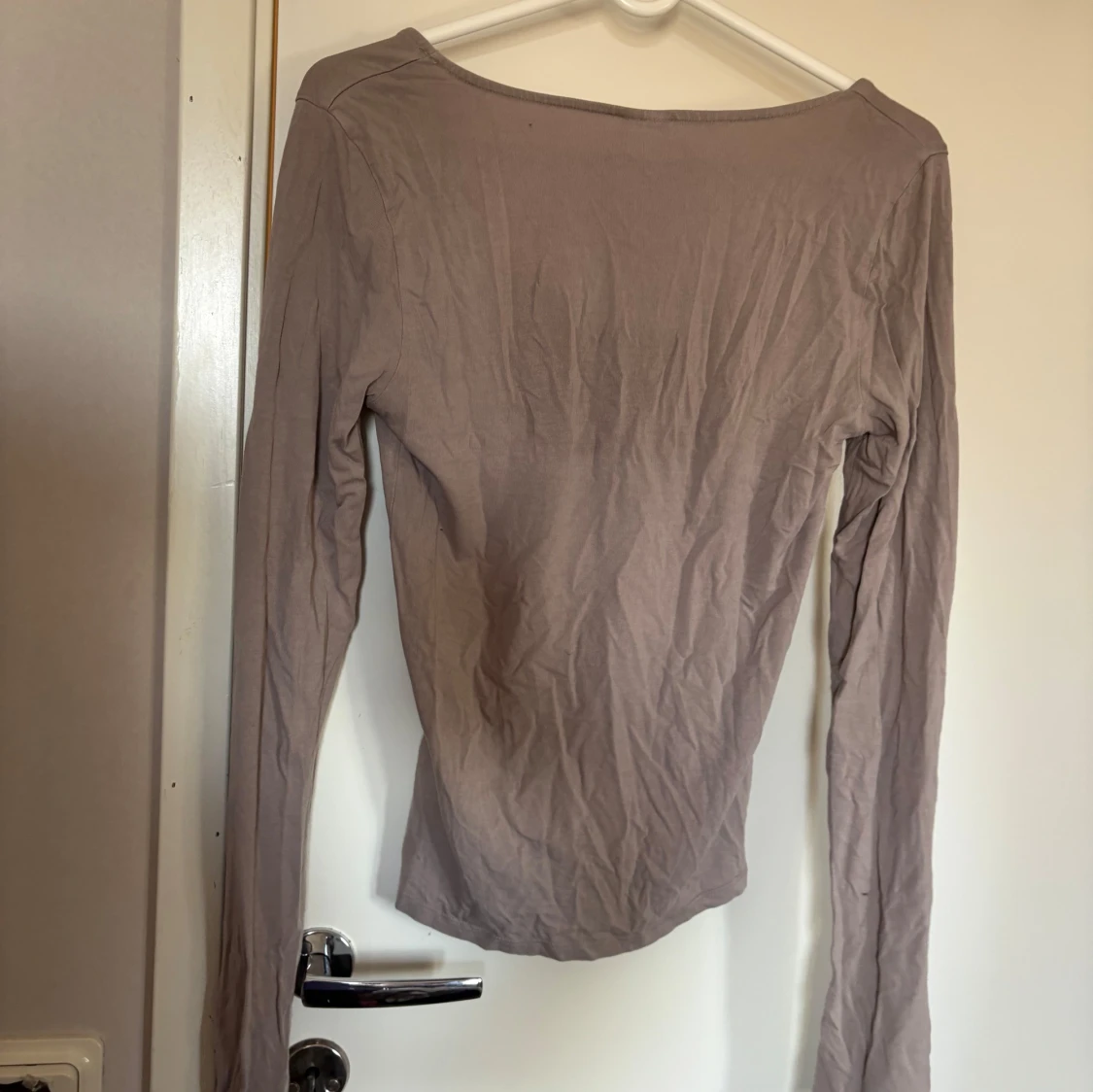 Beige långärmad topp med slits - 1