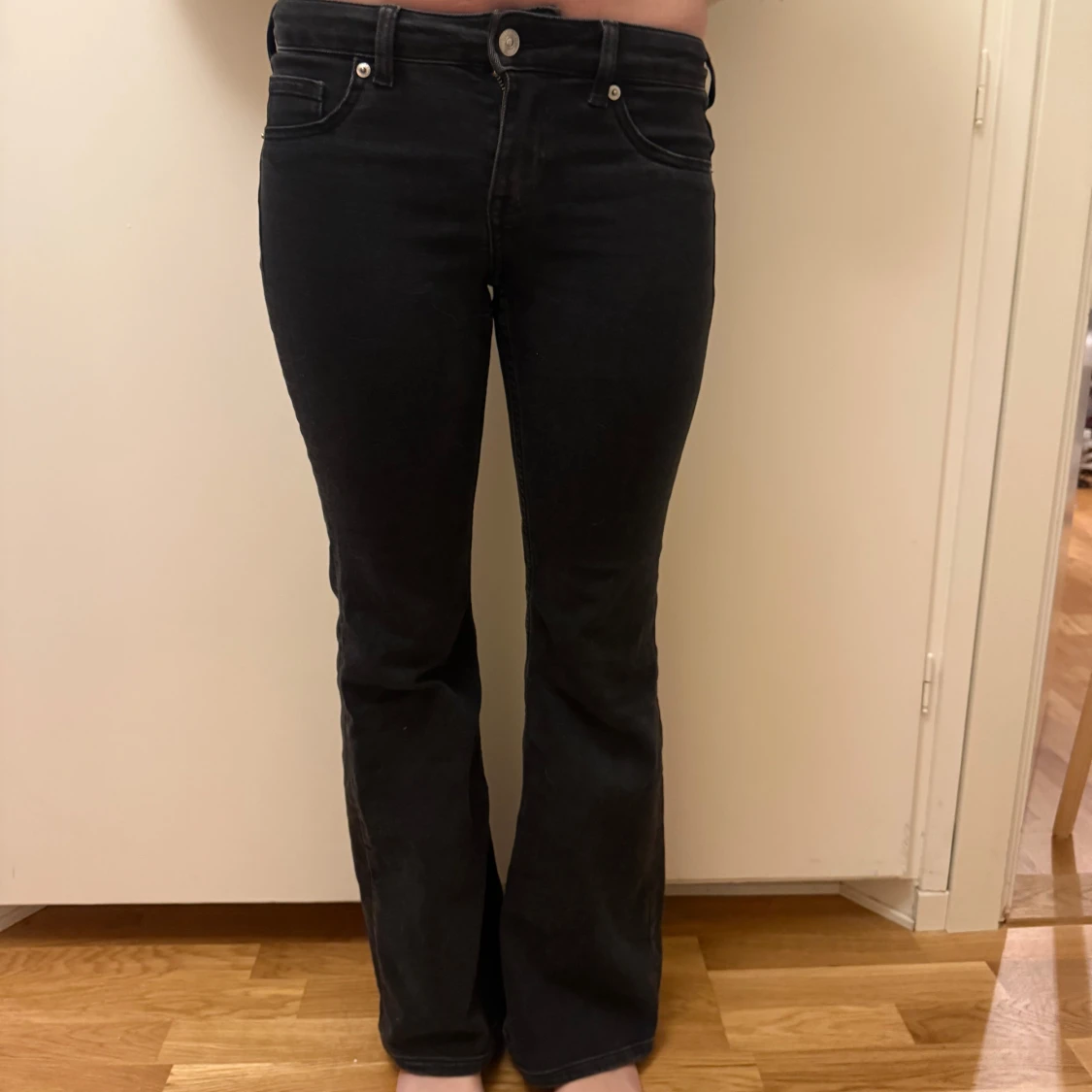 Svarta bootcut jeans