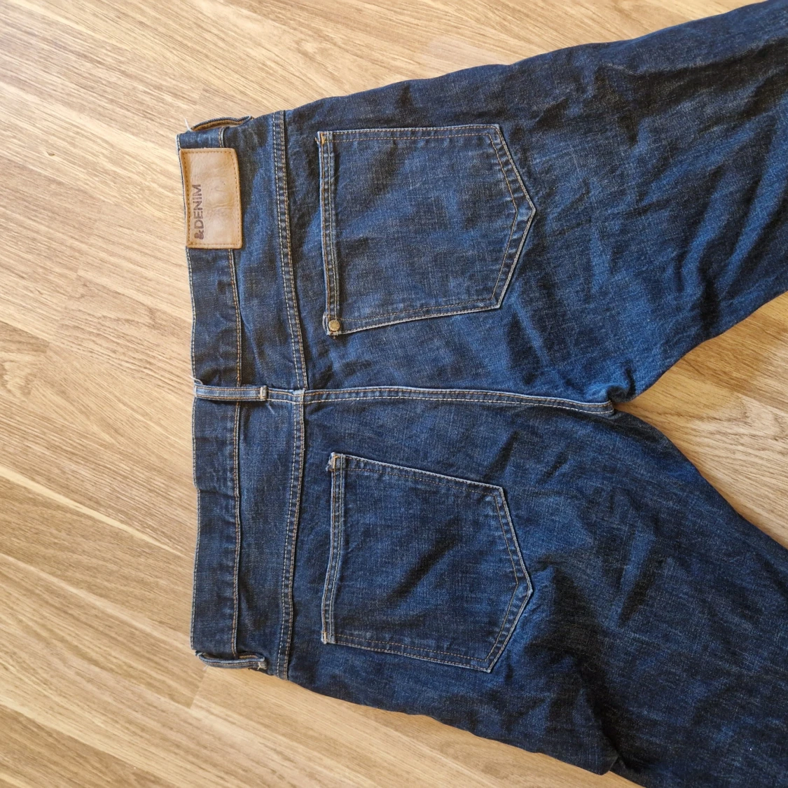 Mörkblå jeansbyxor från HM - 2