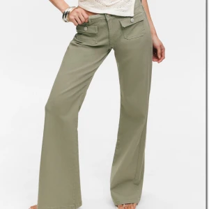 Khaki jeans  - Säljer dessa snygga jeans från monki 