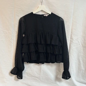 Blus från Gina Tricot - Mycket gott skick. 158/164