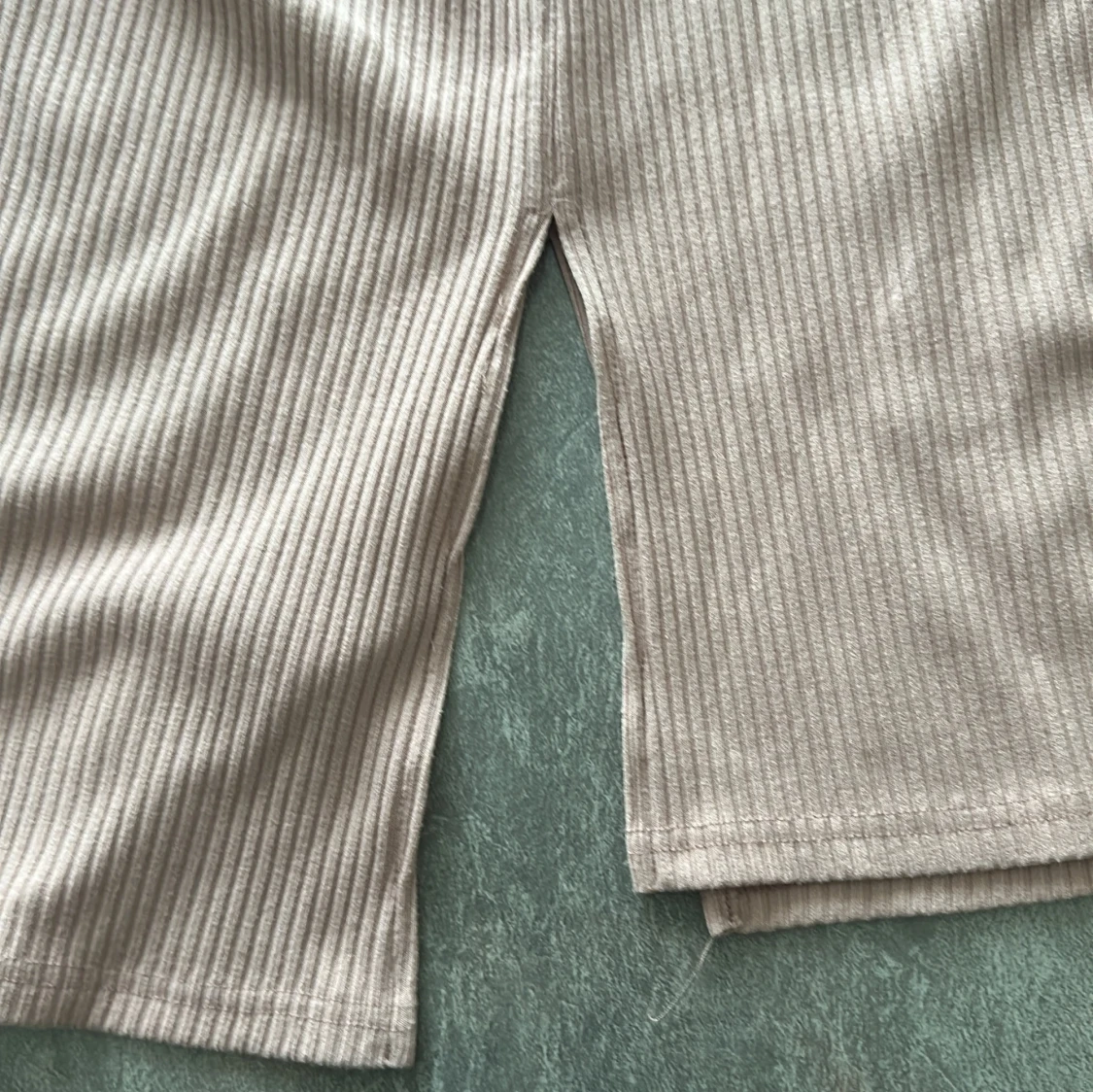 Ljusrosa ribbad klänning från Divinity Collection - 4