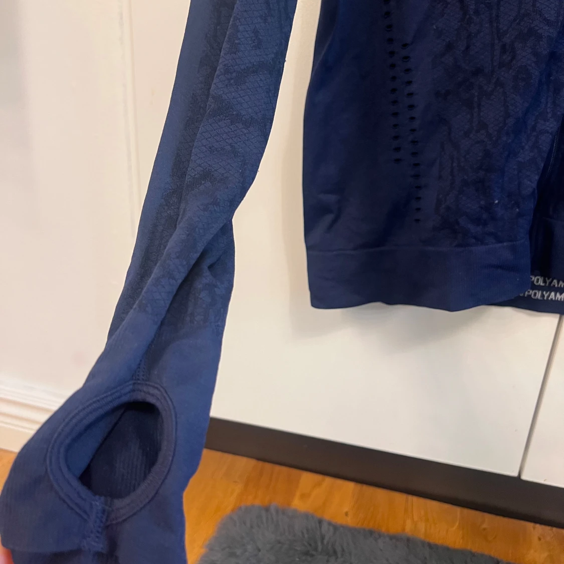 Mörkblå träningsjacka med mönster - 1