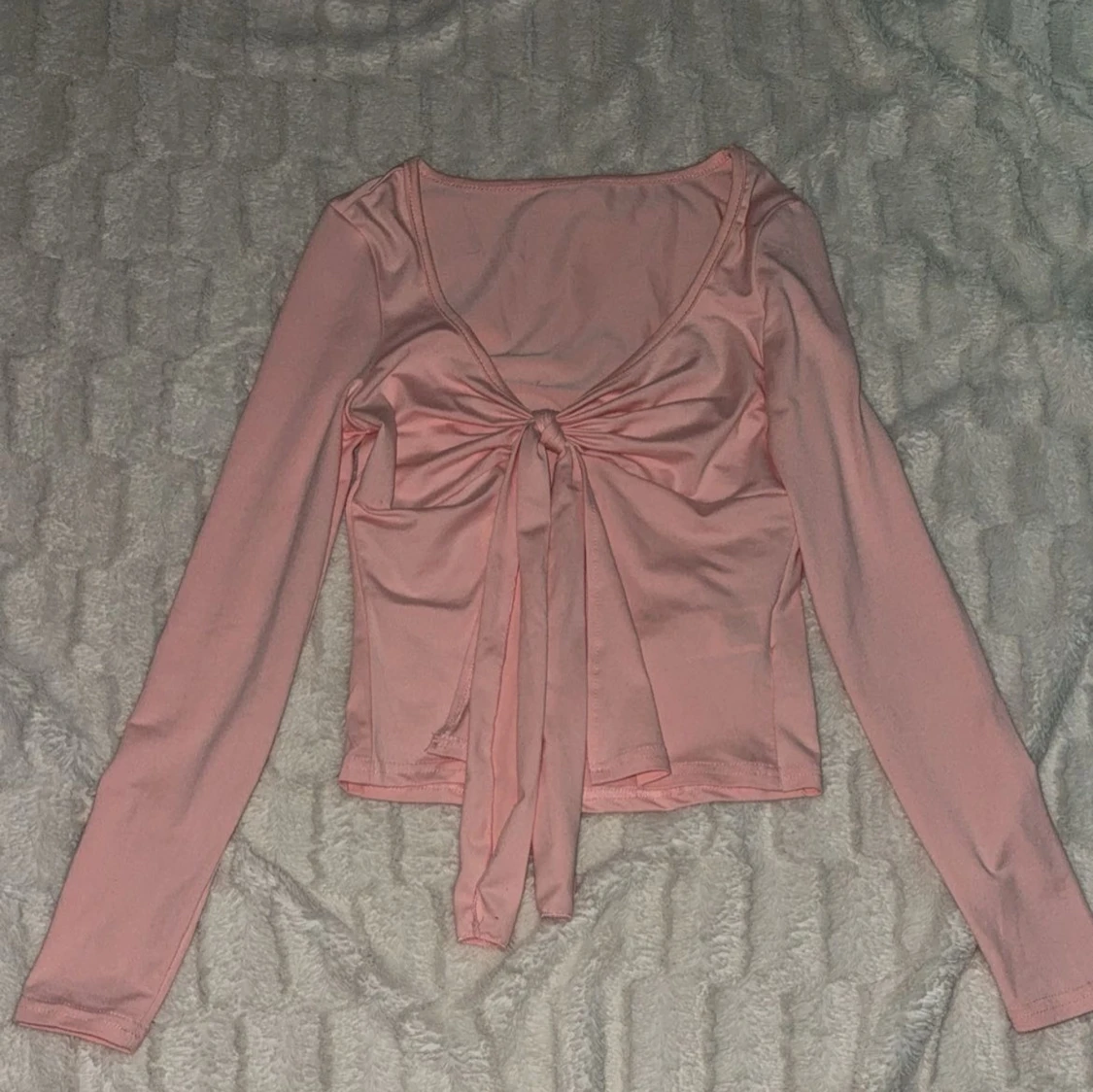 Rosa långärmad topp med knyt