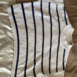 Randig stickad tröja - Stickad randing tröja från gina tricot.