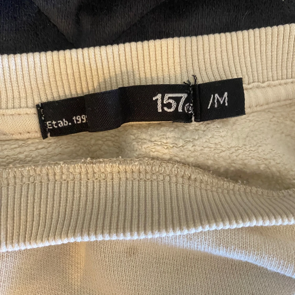 Beige croppad sweatshirt från 157 - 2