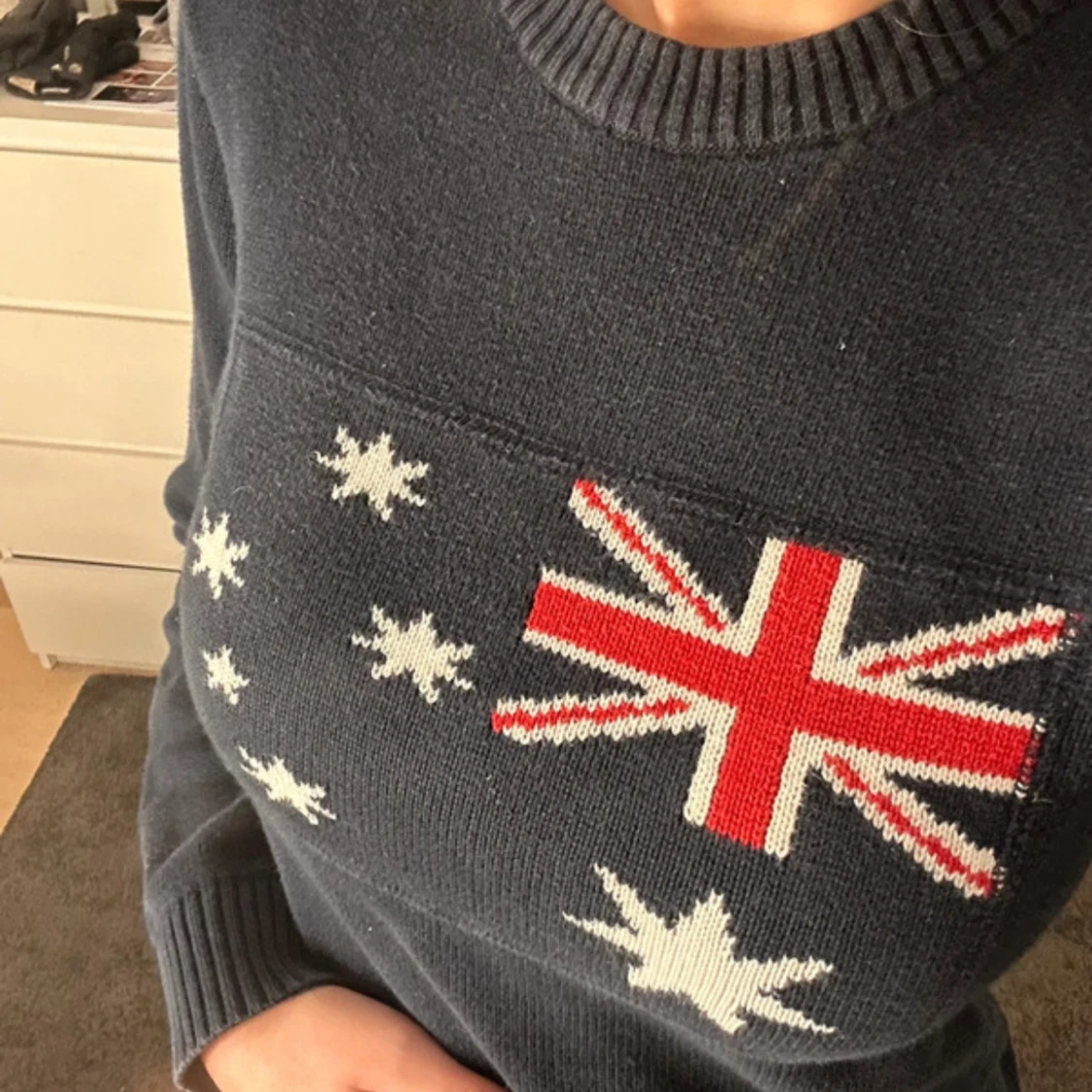 Mörkblå stickad tröja med australiensisk flagga - 1