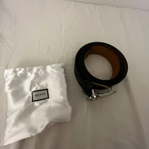 Gucci bälte  -  Säljer nu mitt Gucci bälte så om jag har använt en gång men sen bara blivit liggandes är helt oskådat och som ett nytt 😁