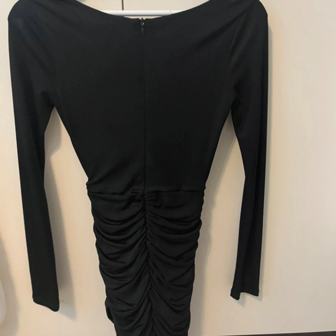 Svart omlottklänning från NLY One - 1