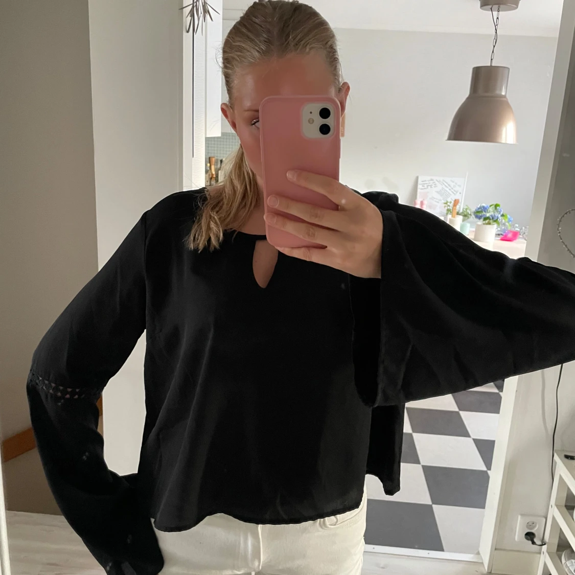 Svart blus med vida ärmar - 2