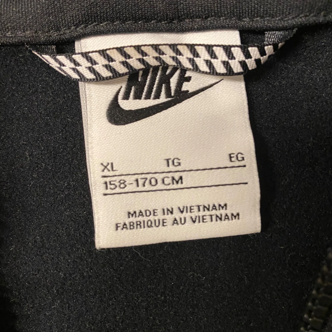 Svart Nike jacka med dragkedja XL - 1