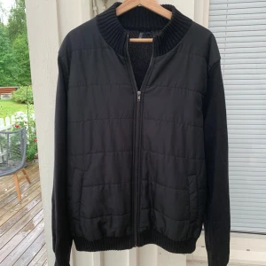 Cardigan  - Snygg cardigan från Hampton Republic. Storlek L. Fint skick. Hör gärna av er vid funderingar✌️