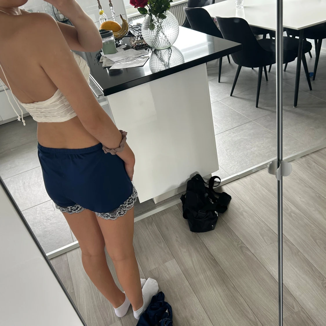 Vit topp med pärlor  - 1