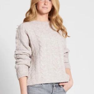 Beige kabelstickad tröja - Mysig beige stickad tröja från Lager 157, använd men det syns inte 💕