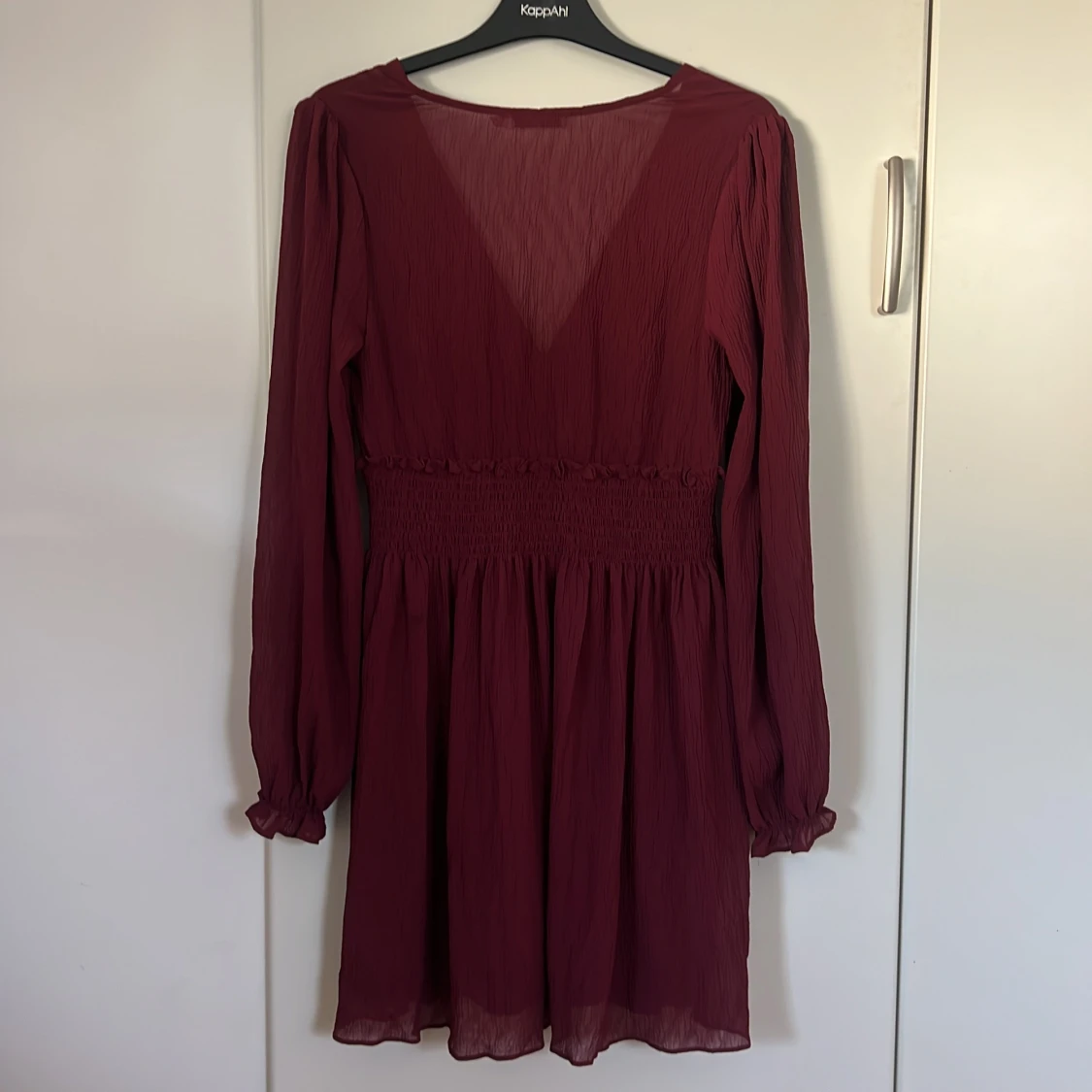 Vinröd omlottklänning från NA-KD - 1