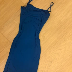 Blå klänning - Blå klänning 