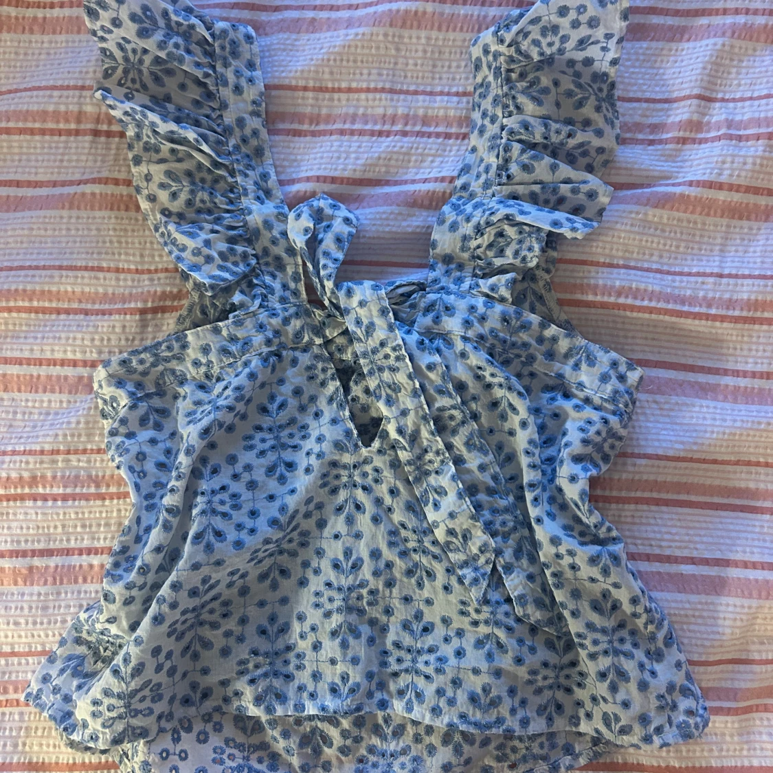 Blommig volangtopp från Pigalle XS - 1