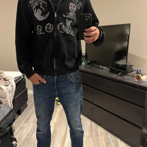 Svart Aim For The Moon Zip hoodie (Limited Edition) - Svart zip hoodie från Aim For The Moon. (Limited Edition)