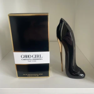 Carolina Herrera Good Girl 50ml - Good Girl parfymen från Carolina Herrera i 50ml. Den har blivit lite använd (se bild 3). Nypris: 929kr