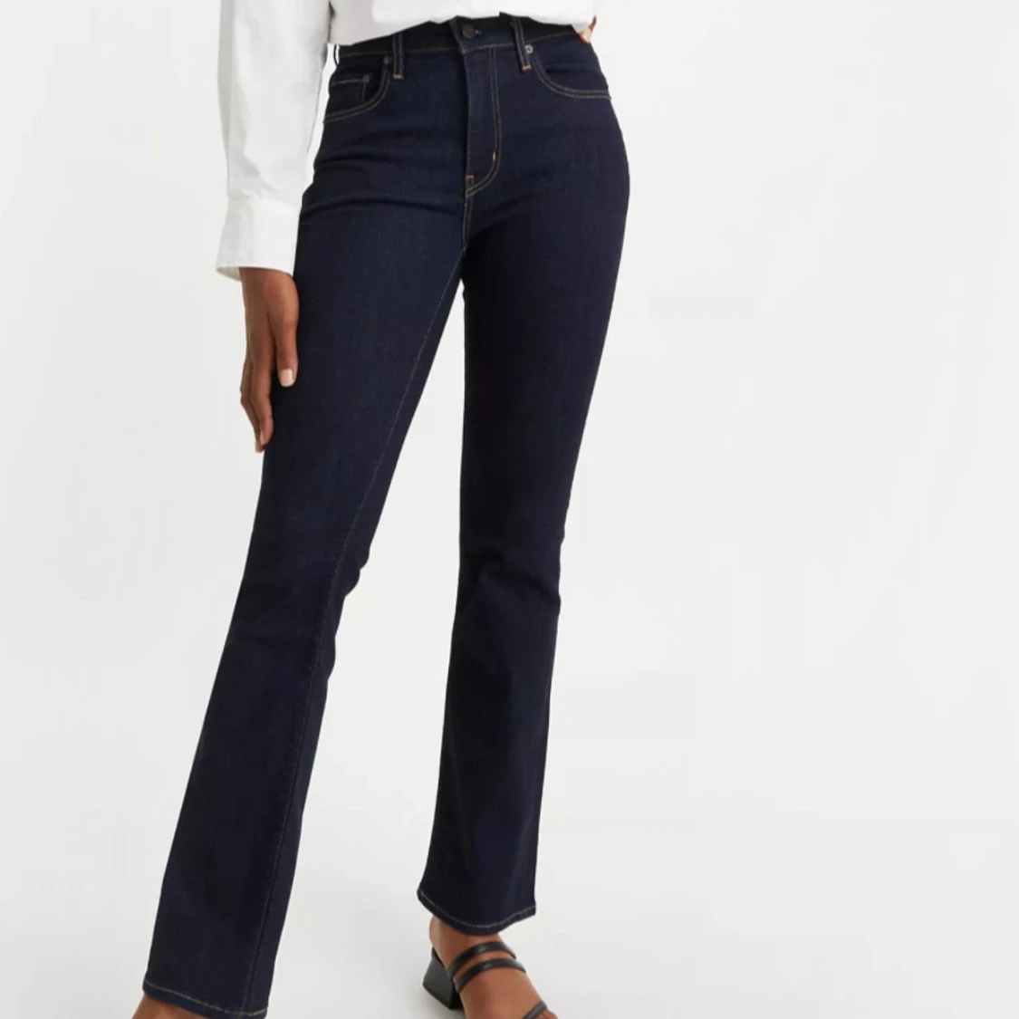 Levi's 725 High Rise Bootcut Jeans