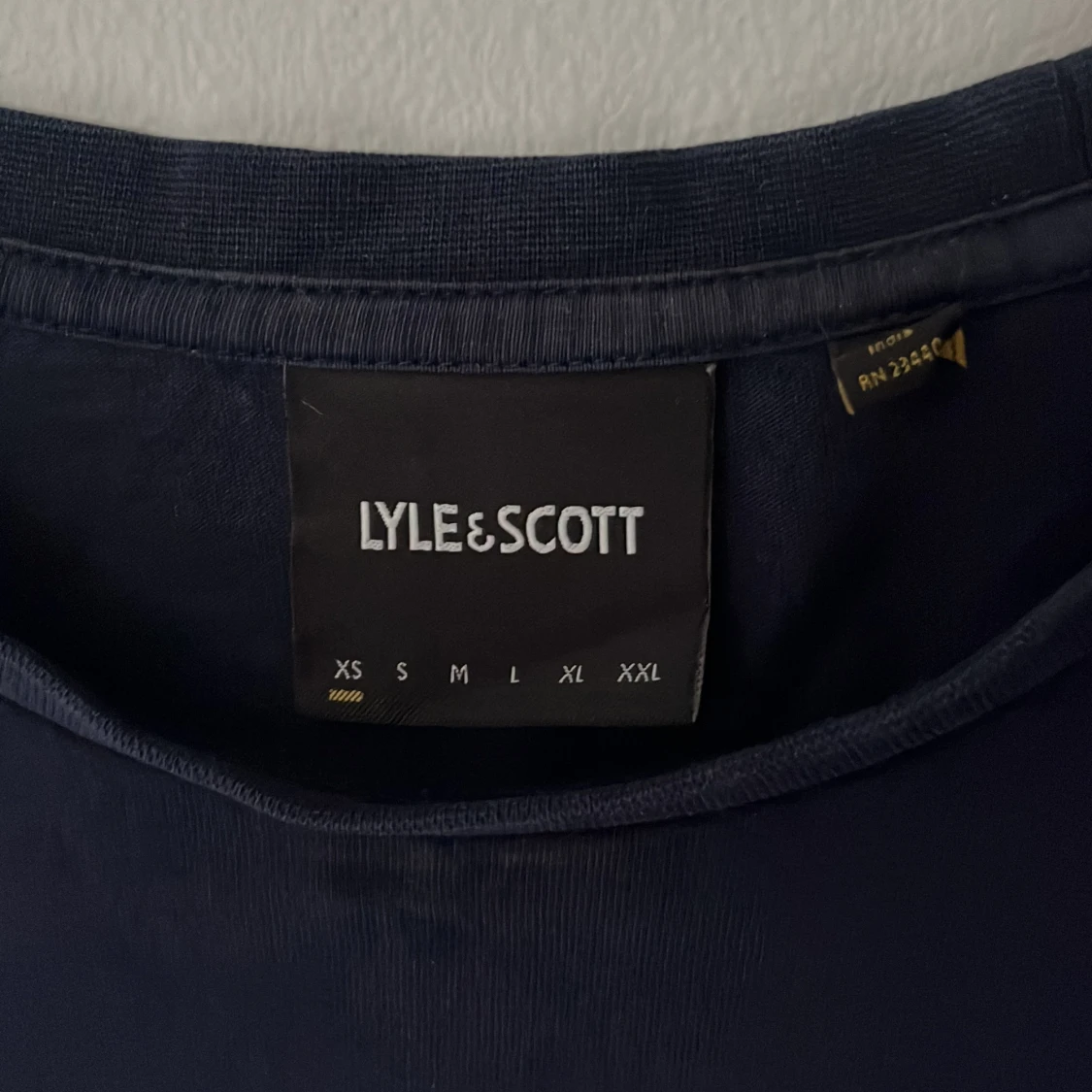 Mörkblå t-shirt från Lyle & Scott - 2