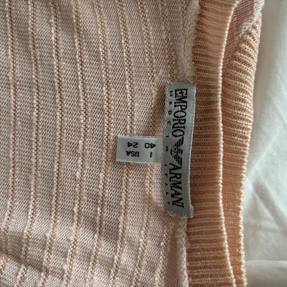 Ljusrosa croppad topp Emporio Armani - 1