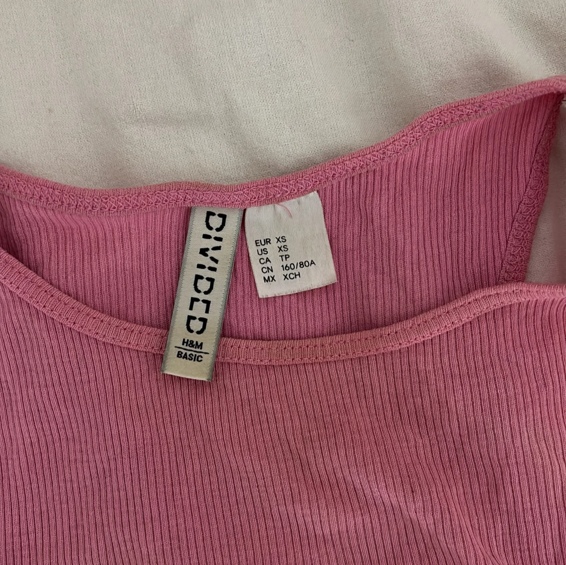 Rosa ribbad linnetopp från H&M Divided - 2