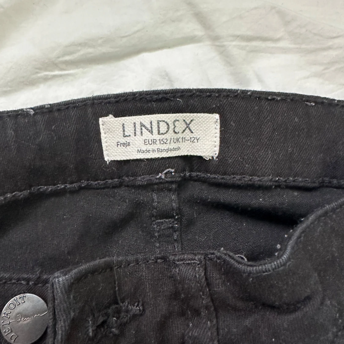 Svarta bootcut jeans från Lindex - 1