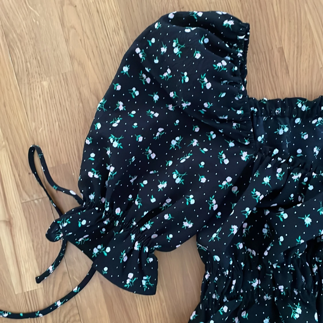 Blommig svart blus från H&M Divided - 2