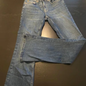 Bootcut jeans blå - Säljer dessa oanvända bootcut jeans då de inte kommer till användning. Supersnygga och enkla att matcha till🌸