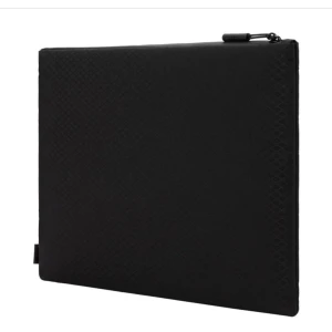 Macbook- datorfodral - Svart datorfodral till en MacBook eller liknande dator (passar en MacBook storleksmässigt). Helt svart. Inga fläckar eller skadad på något sätt. I ljuset såg den fläckig ut, men kan skicka fler bilder vid intresse. Nypris 700 och den är helt slutsåld
