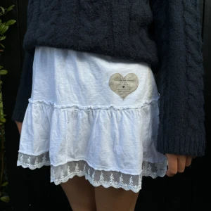 Vit klänning med spets - Superfin klänning som man även kan ha som kjol. 