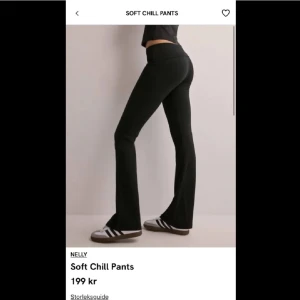 Nelly Yogapants - Lågmidjade byxor från Nelly, knappt använda, inga defekter 😊 Priset går att diskutera vid snabb affär! Säljer även ett par gråa