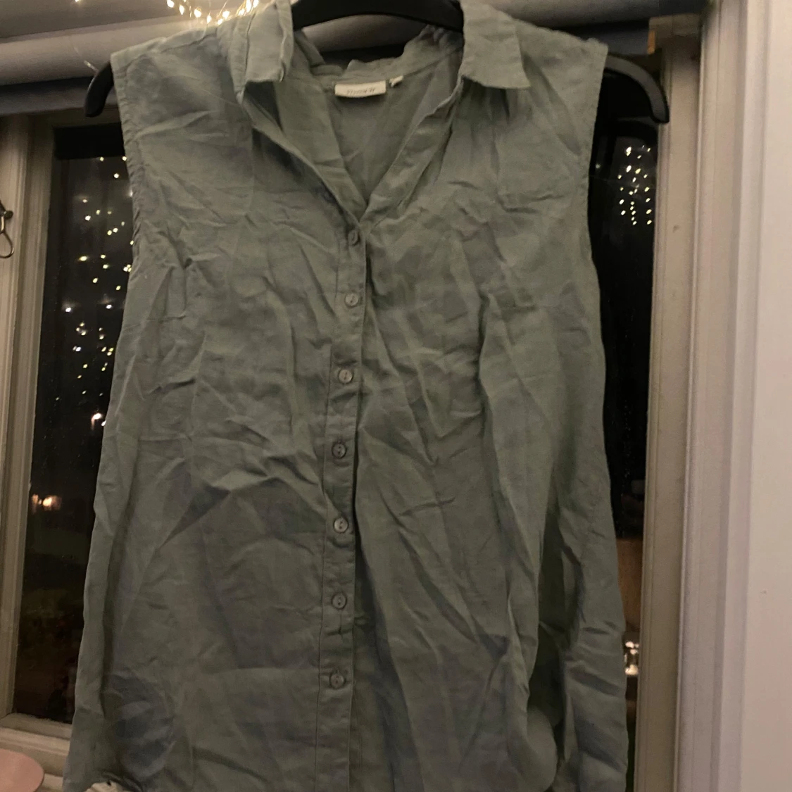 Grön ärmlös blus från Viveca N