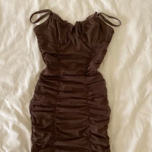 miniklänning - stretchig miniklänning, har nästintill inga spår av användning. Meddela mig vid frågor eller om ni vill få mer bilder ;)