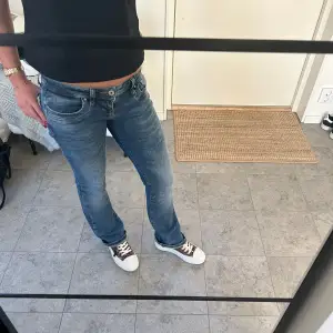 Säljer dessa slutsålda ltb jeans i modellen valerie pga att det inte kommer till användning längre, väldigt bra skick:)