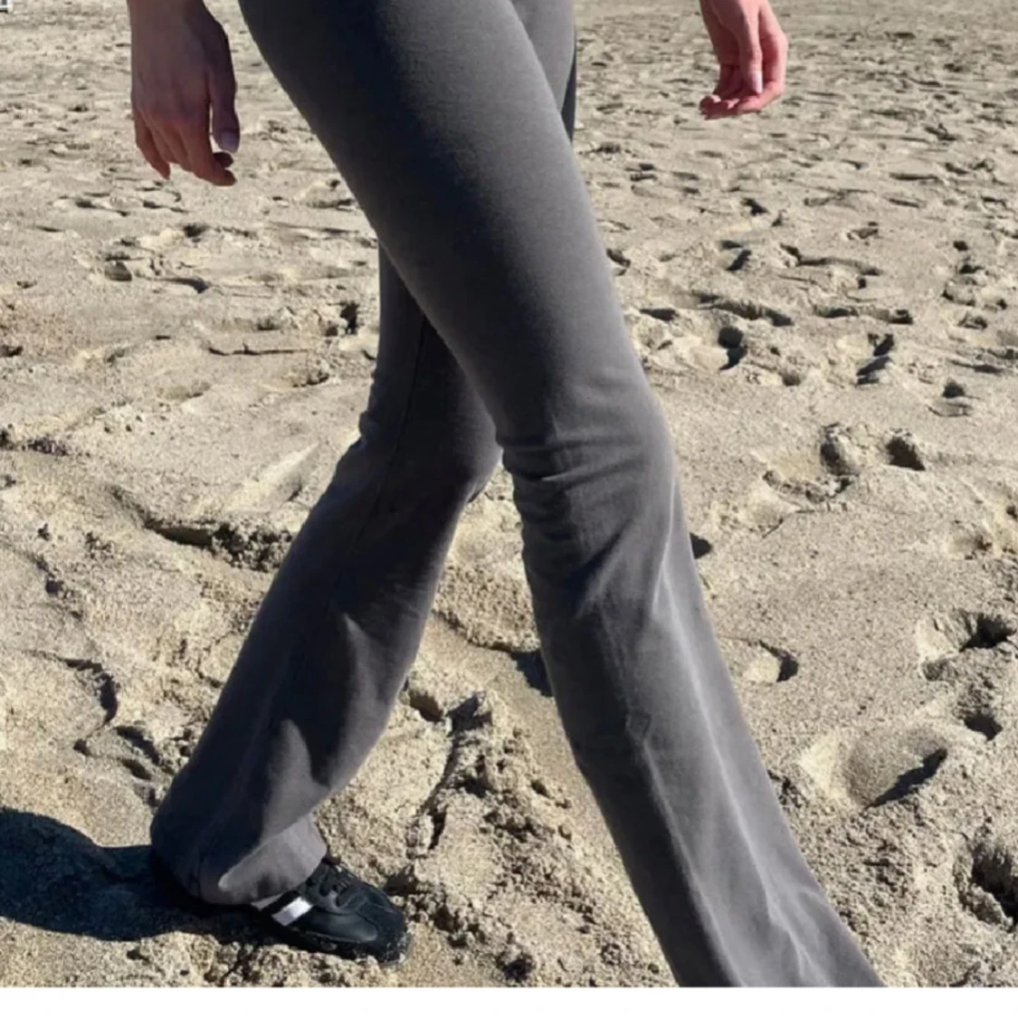 Svarta mjukisbyxor med bootcut - 90