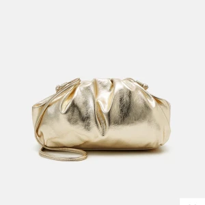 GULD VÄSKA - helt slutsåld guld väska as snygg 🔥