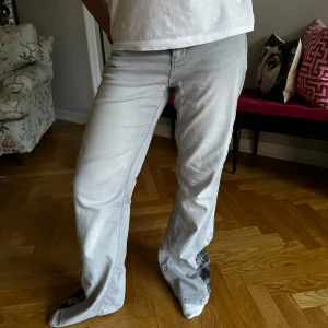 Gråa jeans - Säljer dessa skit coola gråa jeans!!