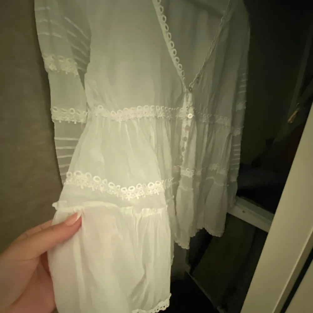 Sååå så fin, får tyvärr ingen användning av den💓 Liknar odd Molly, ingen aning vad märket är det är vintage..fint skick! Skulle säga att den är i den passar S/M, beror på hur man vill att den ska sitta.. Puserot.