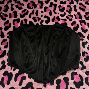 Korset  - Söt off shoulder korset 