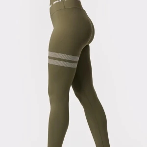 Gröna strongerbyxör - Mörkgröna träningsbyxor, knappt använda. 