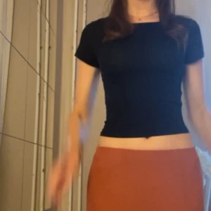 Topp - Svart topp från H&M!! Köp direkt för 99:- eller skriv privat och lägg eget bud!!