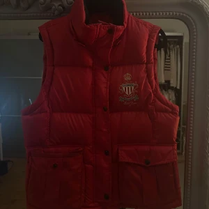 Ralph Lauren Väst - Snygg röd väst från RR, luva tillkommer 🫶